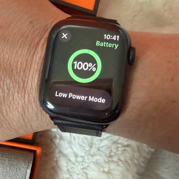 Apple Hermès Smartwatch - Black and Pink - Picture 10 of 10